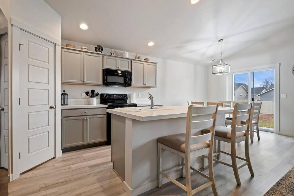 Beautiful Brand New Kuna Home! Luaran gambar