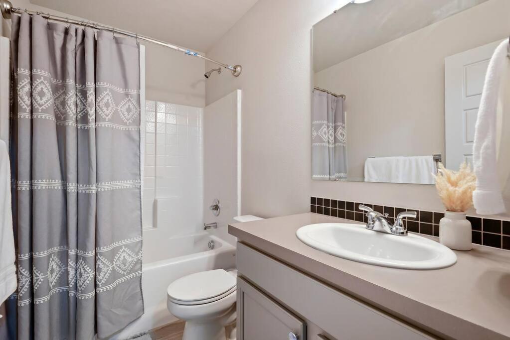 Beautiful Brand New Kuna Home! Luaran gambar