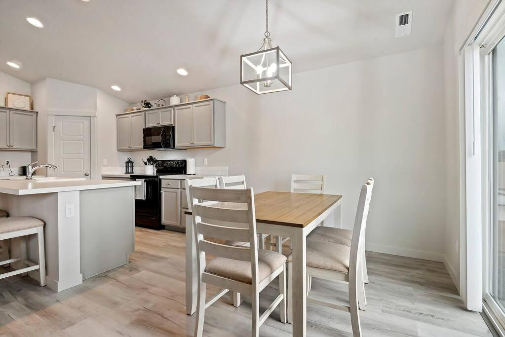 Beautiful Brand New Kuna Home! Luaran gambar