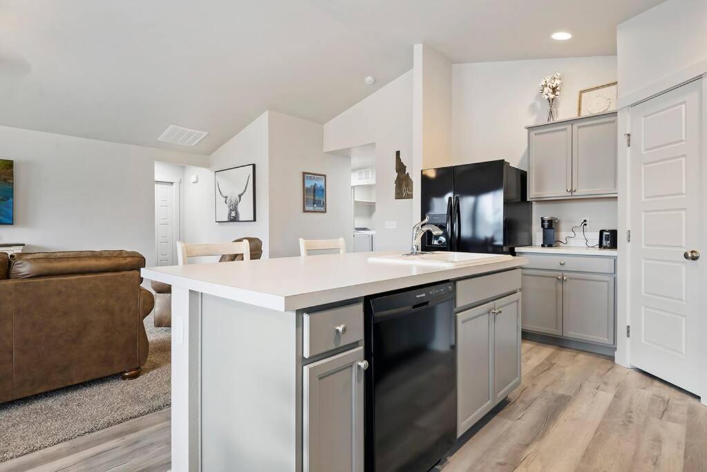 Beautiful Brand New Kuna Home! Luaran gambar